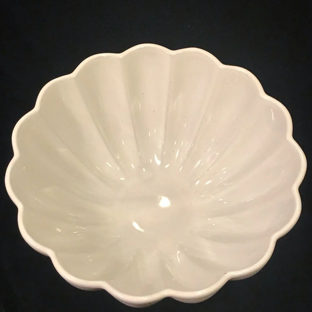 74oz Scalloped Edge Stoneware Pedestal Serving Bowl Cream Hearth & Hand